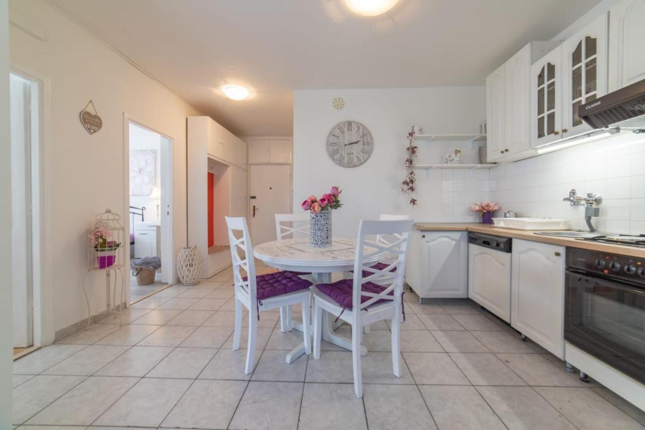 Strawberry Apartment Split Bagian luar foto